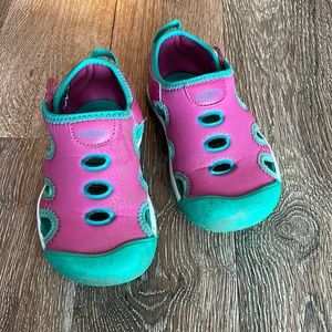 Keen stingray sandals size 7 toddler